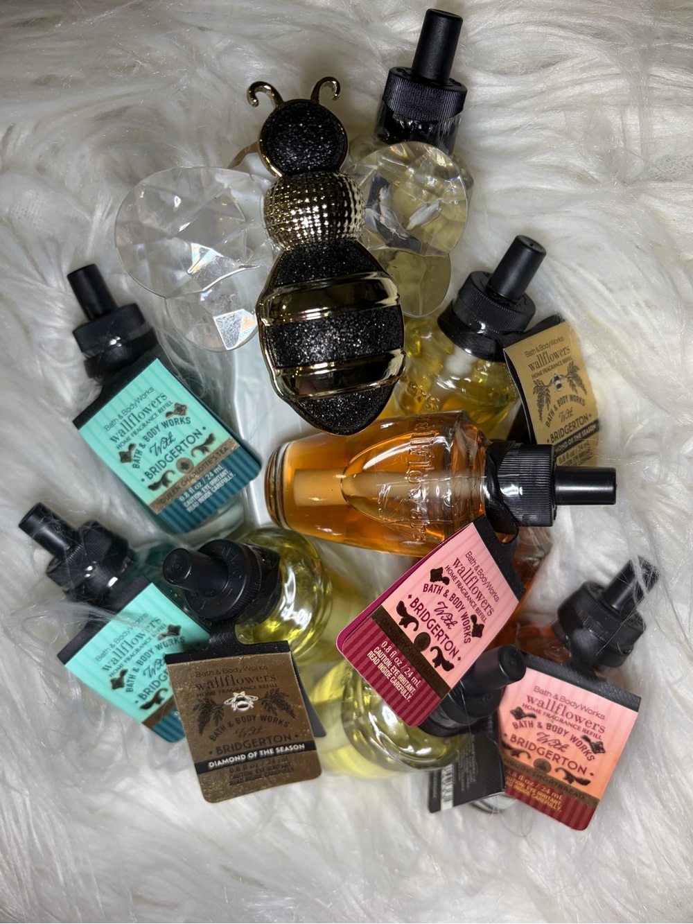 Bath & Bodyworks Bridgerton Wallflower refills (9) and Bee Holder